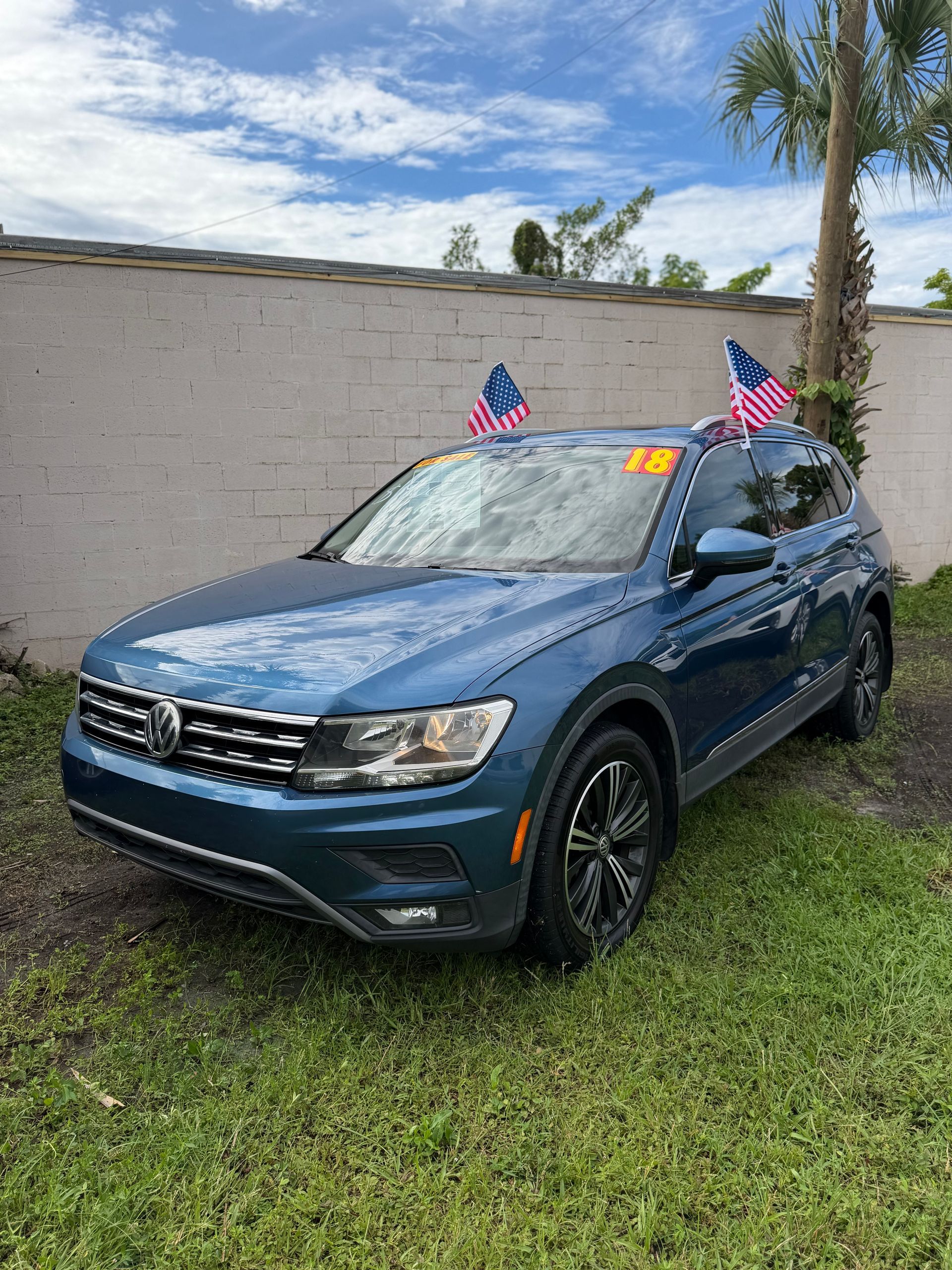2018 Volkswagen Tiguan 2.0T SEL Sport Utility 4D