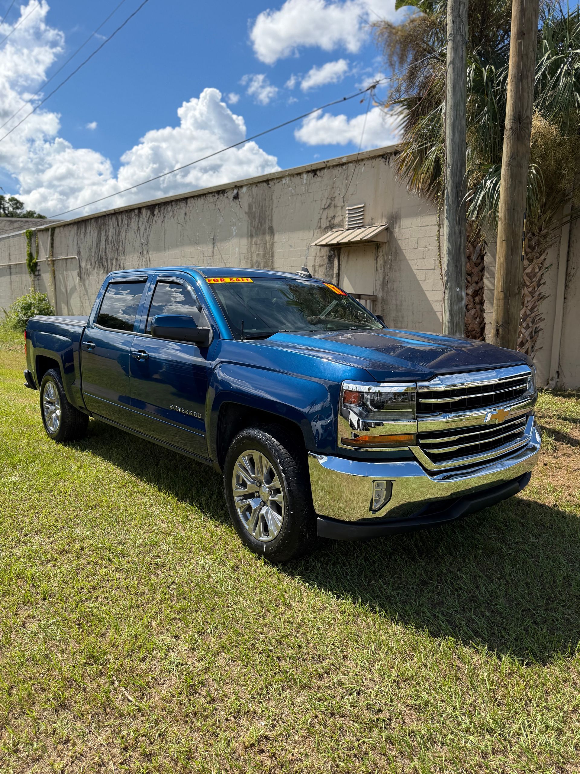 2017 Chevrolet Silverado 1500 Crew Cab LT Pickup 4D 5 3/4 ft