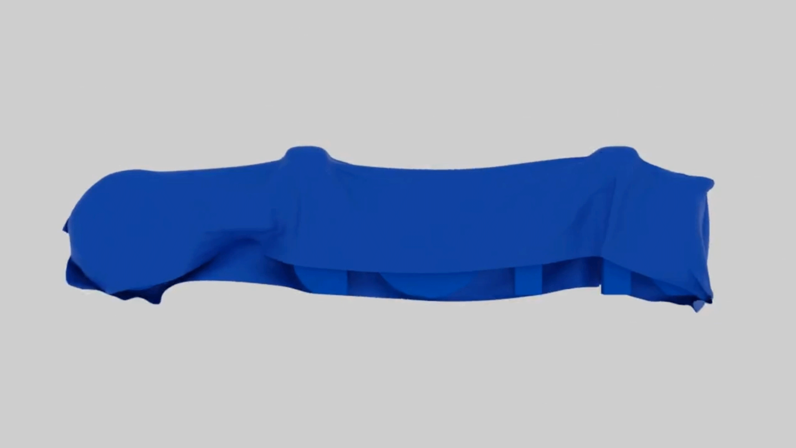 Uma caixa de chá ao lado de uma xícara de chá e um vaso.