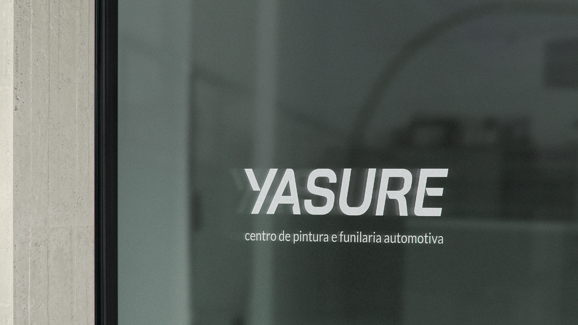 Porta de vidro com o logotipo 