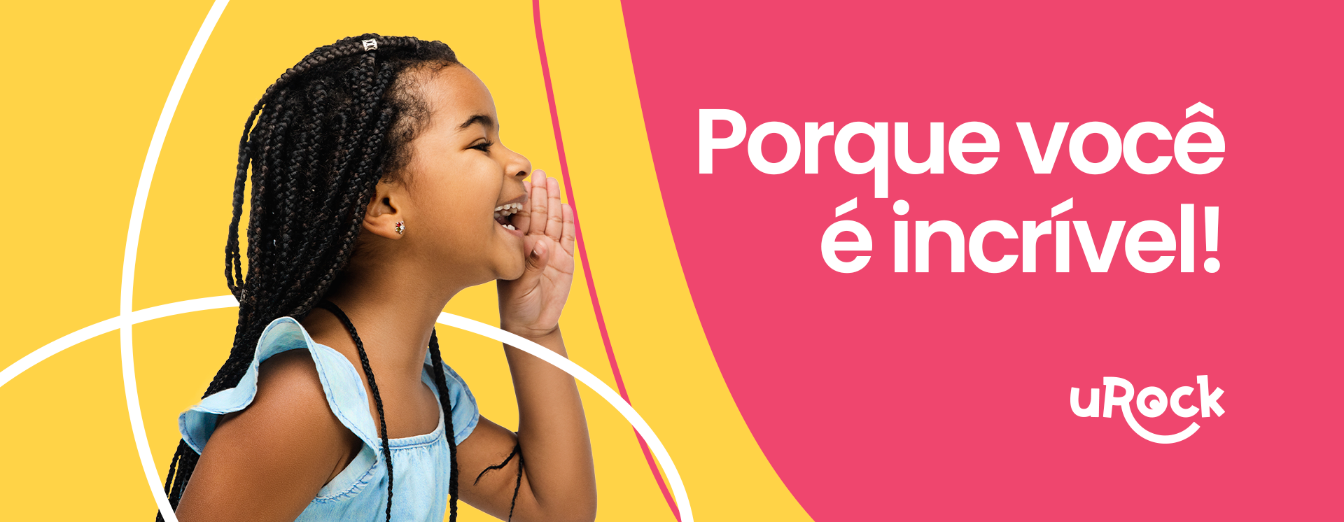 Uma garotinha está sussurrando no ouvido de alguém.