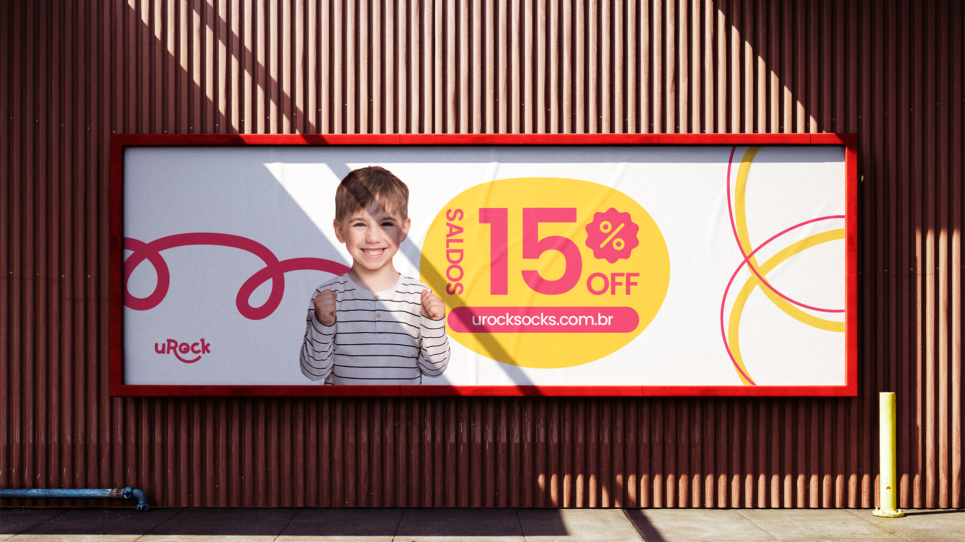 Um outdoor na parede que diz 15% de desconto