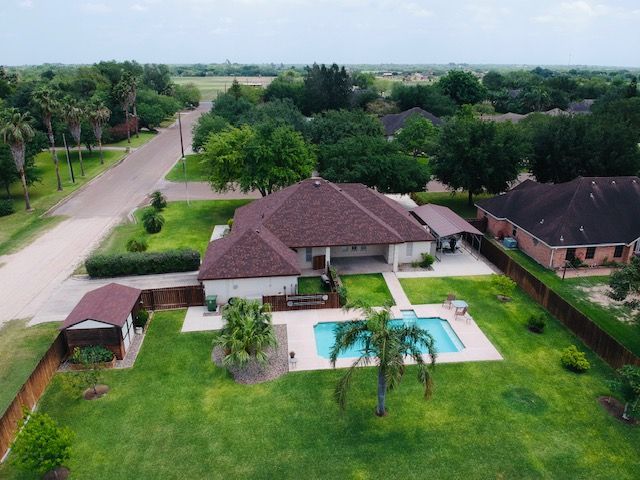 House With Swimming Pool