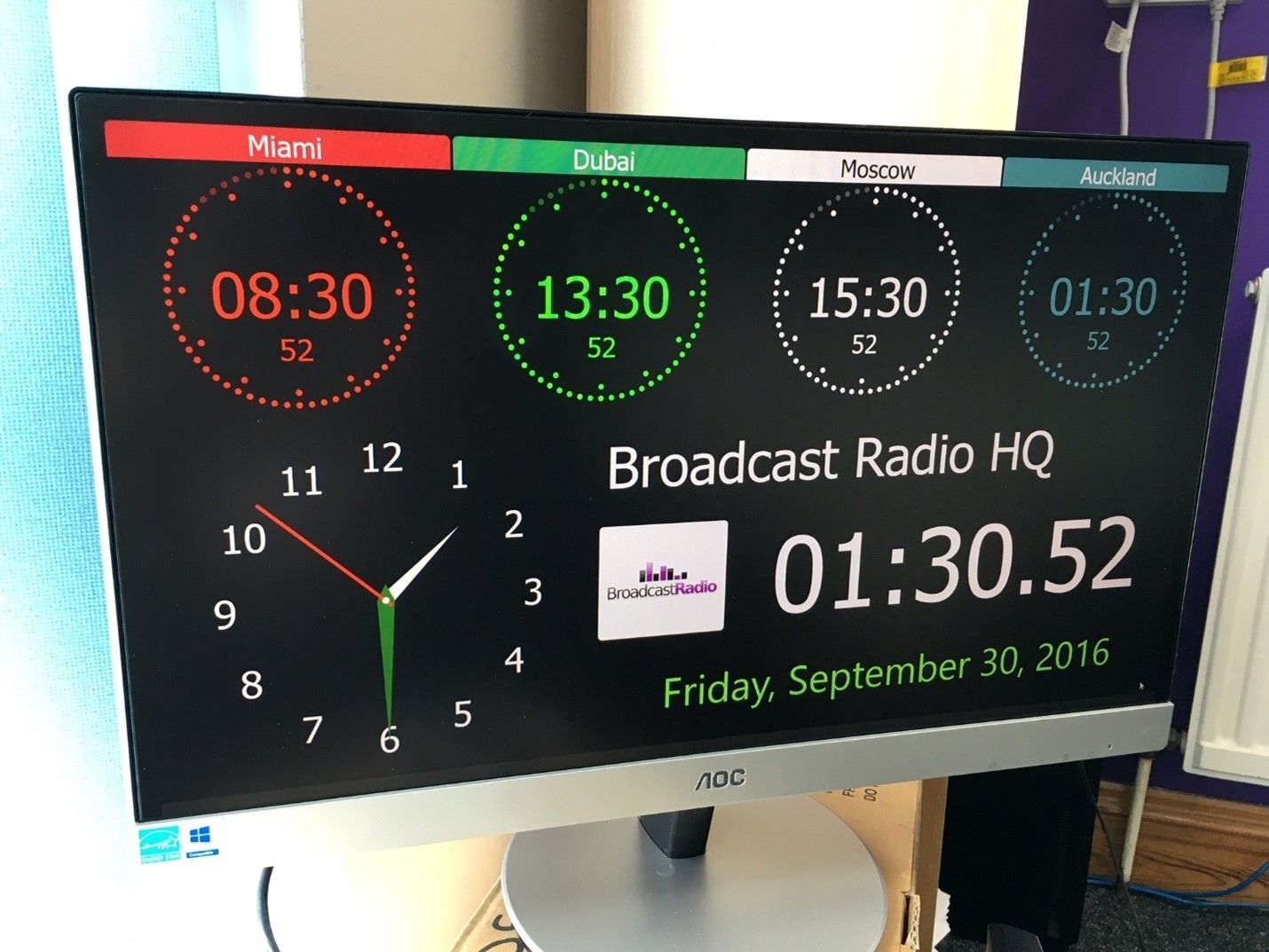 A clock displays the time of broadcast radio hq