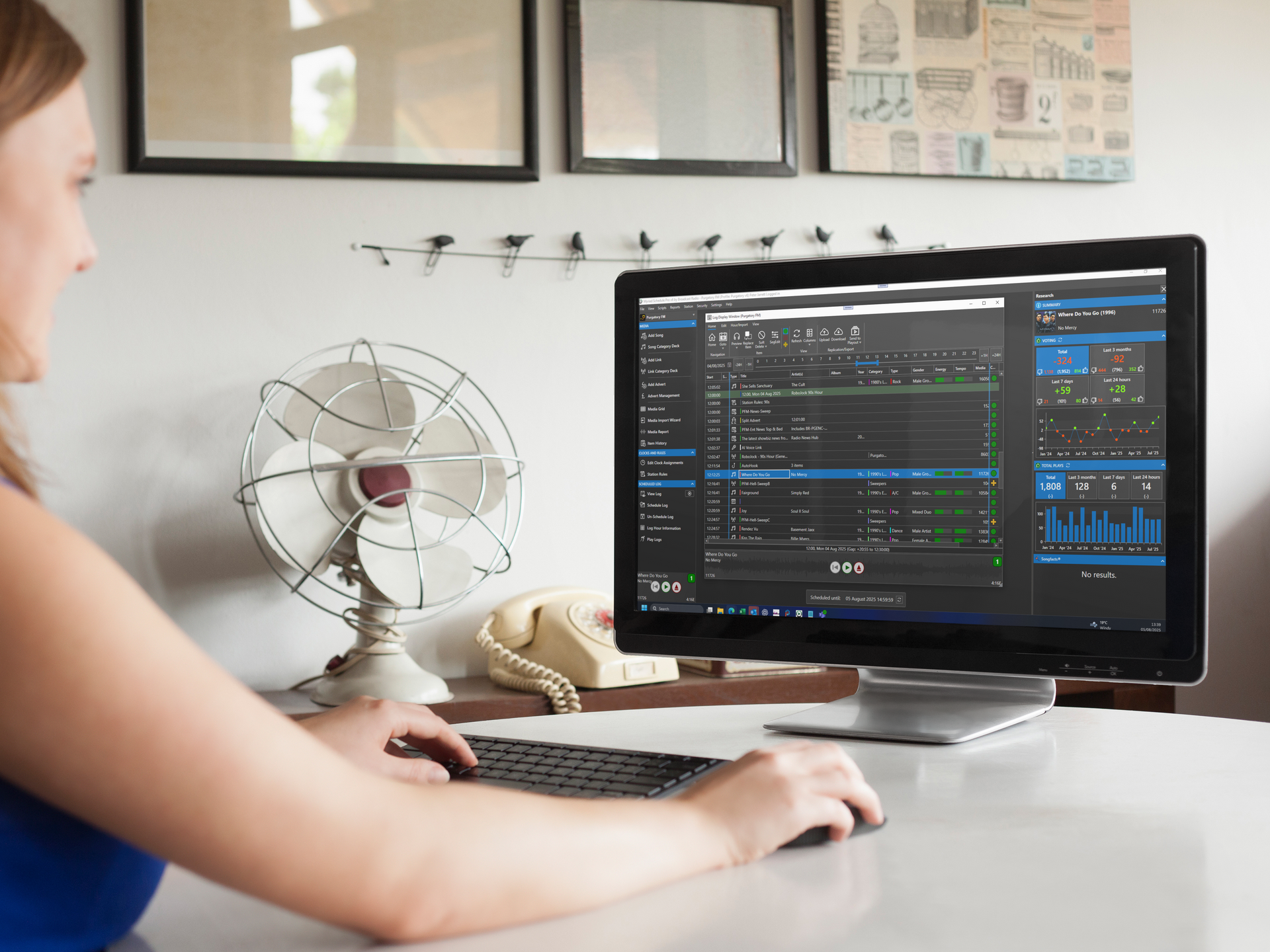 Lady using Myriad Schedule Pro