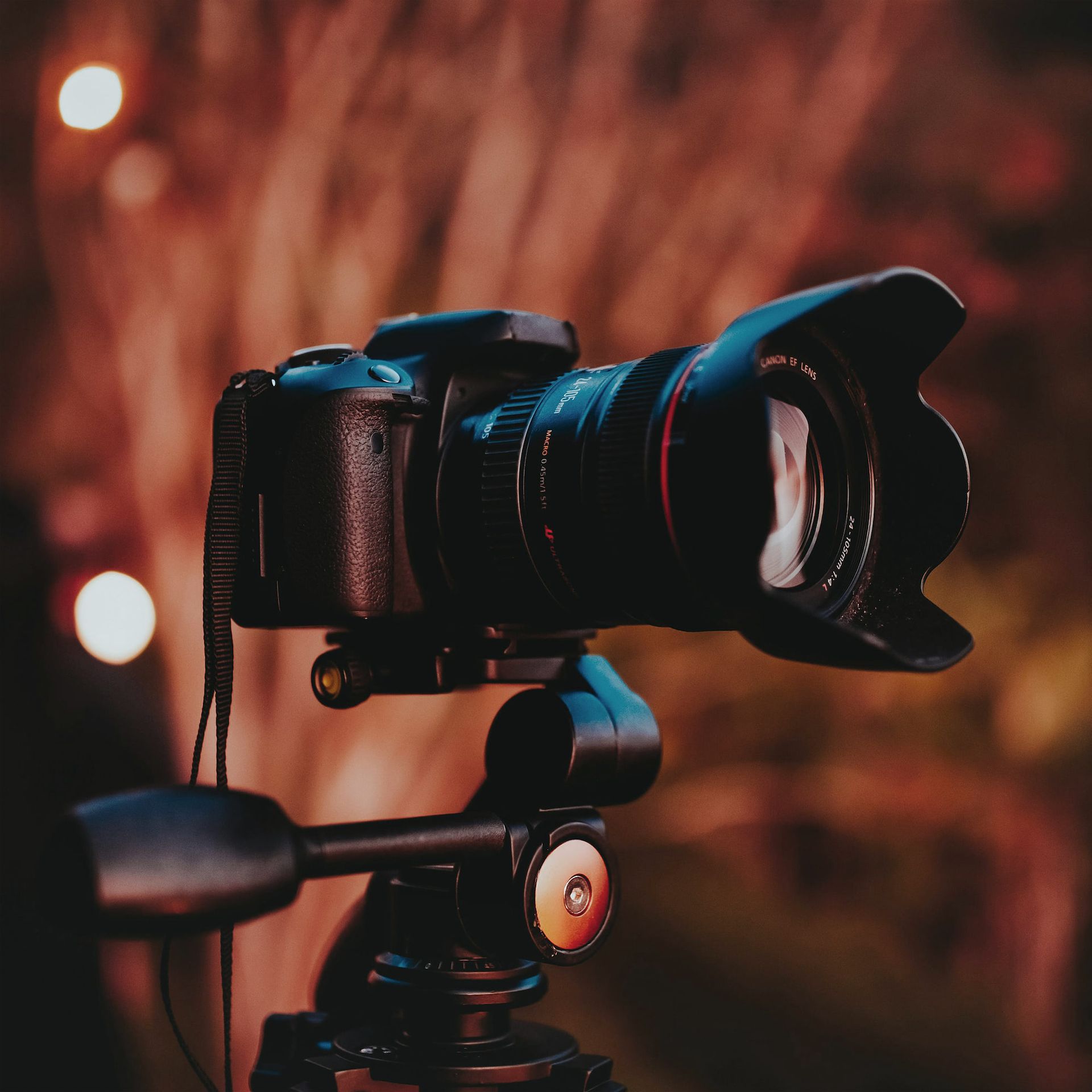 a camera is sitting on a tripod with a blurred background