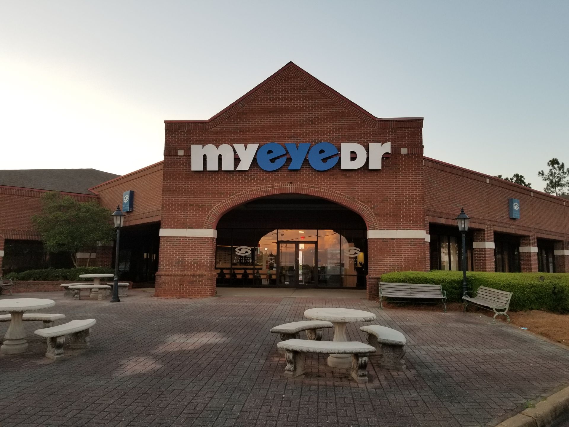 A brick building with a sign that says my eye dr
