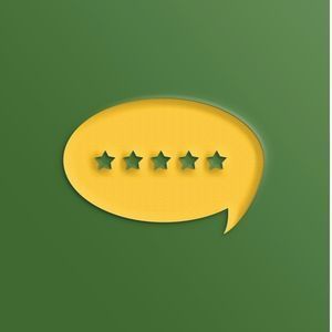 Yellow speech bubble with five green stars on a green background