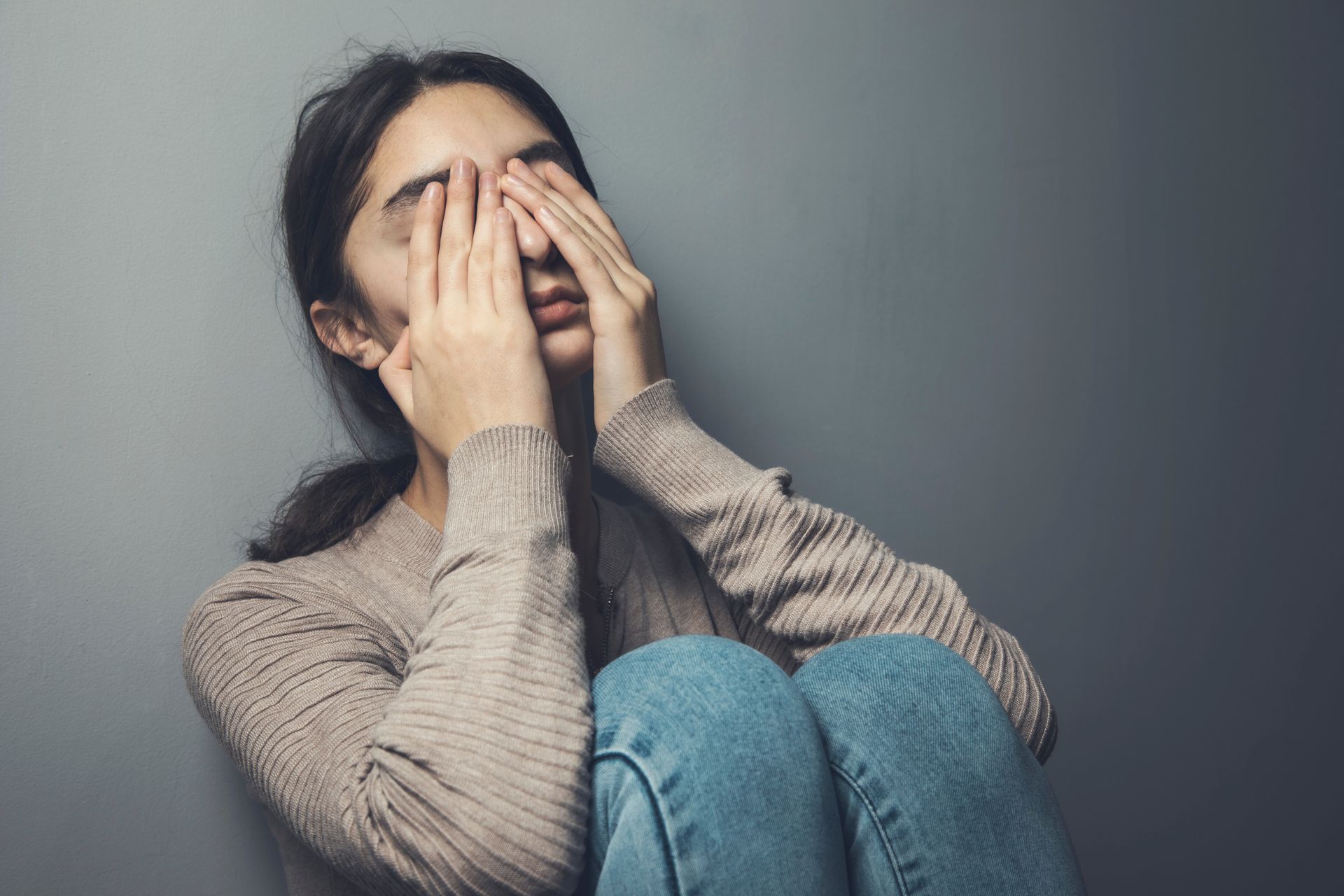 O herpes genital é causado por vírus ou bactéria