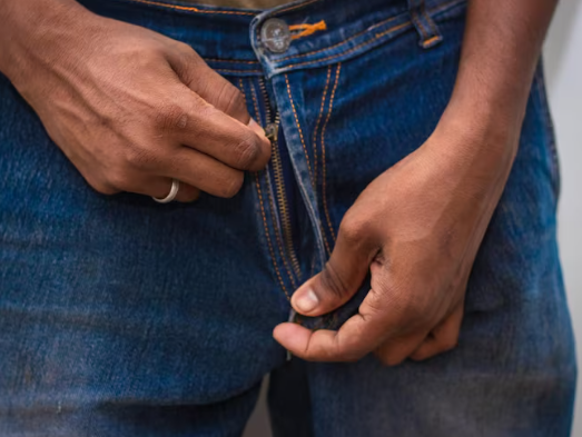 Urologista em Jundiaí: O que pode causar dor ou sensação de peso nos testículos?