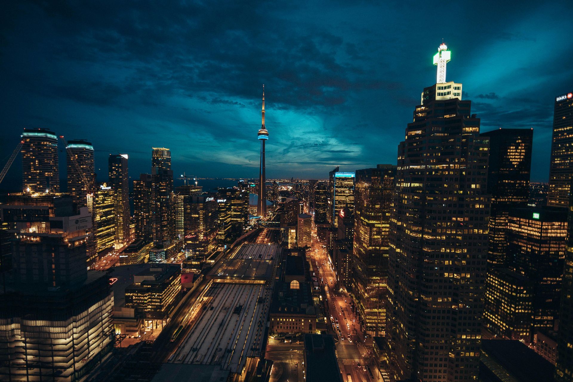 Some condos of Toronto where you can move