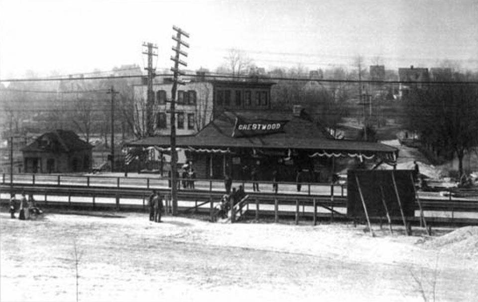 Crestwood train station