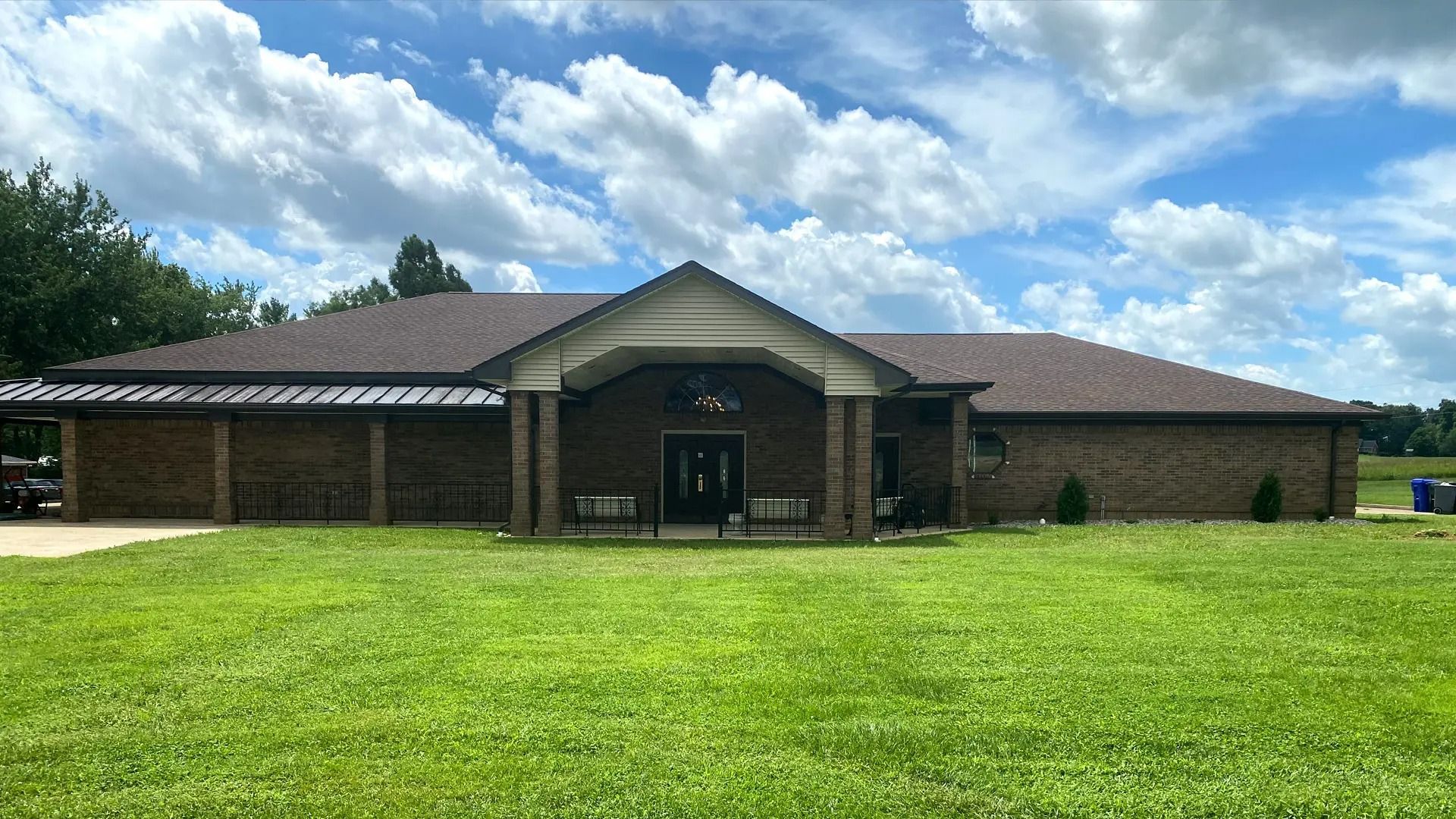 Exterior view of Leitchfield Funeral Home