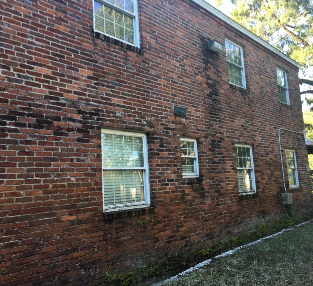 Stewart Pressure Cleaning Before brick cleaning