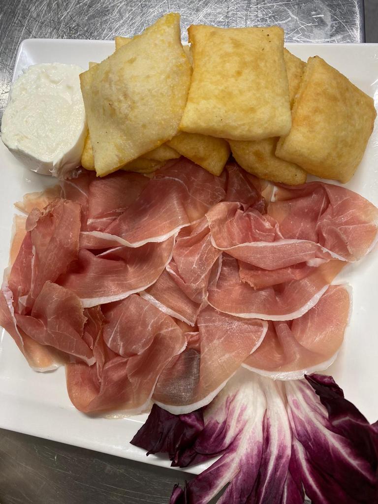 gnocco fritto e salumi
