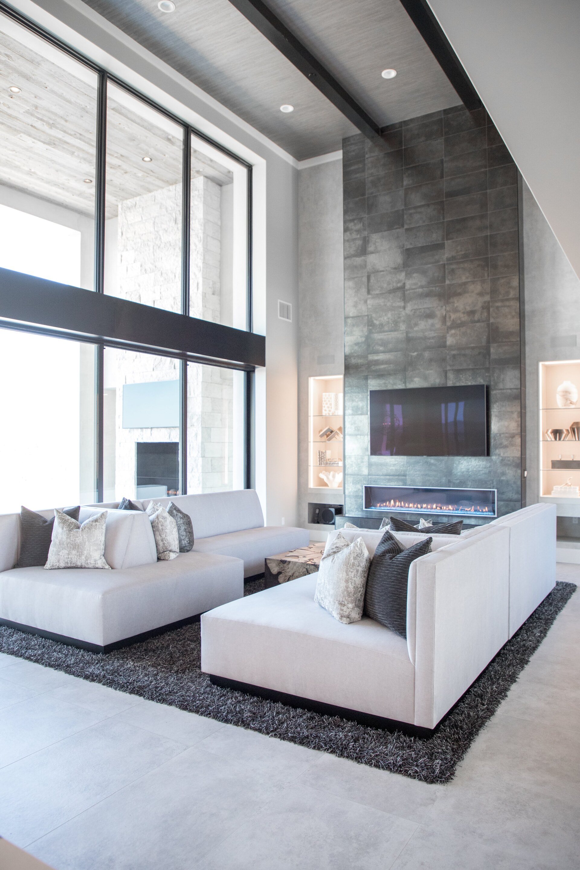 A living room filled with furniture and a fireplace.