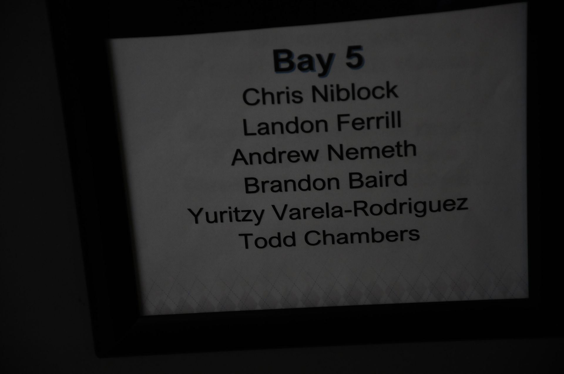 A black and white sign that says bay 5 on it