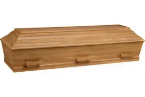 Lys trækiste med lukket låg og håndtag på en hvid baggrund