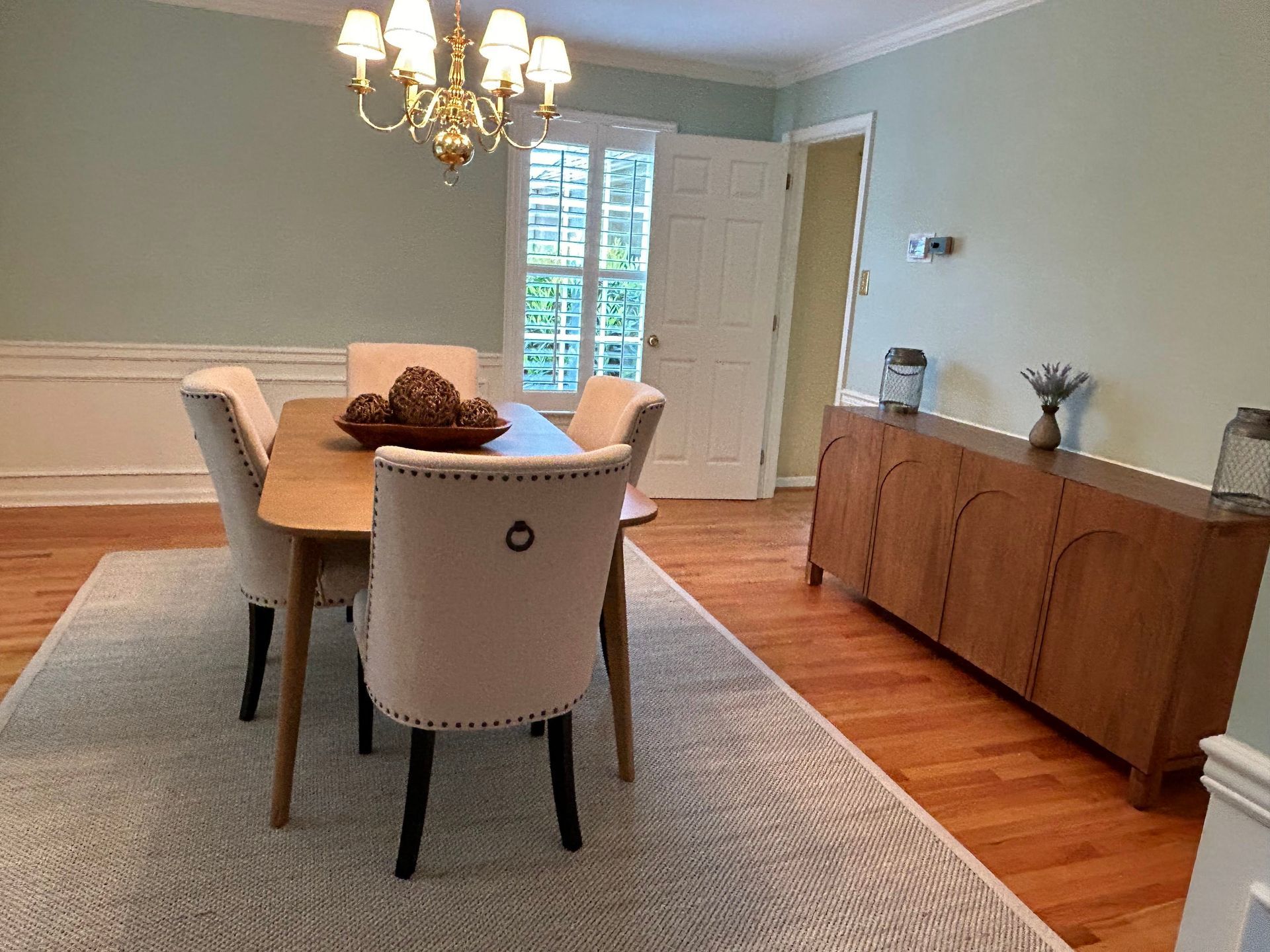 Image of staged dining room