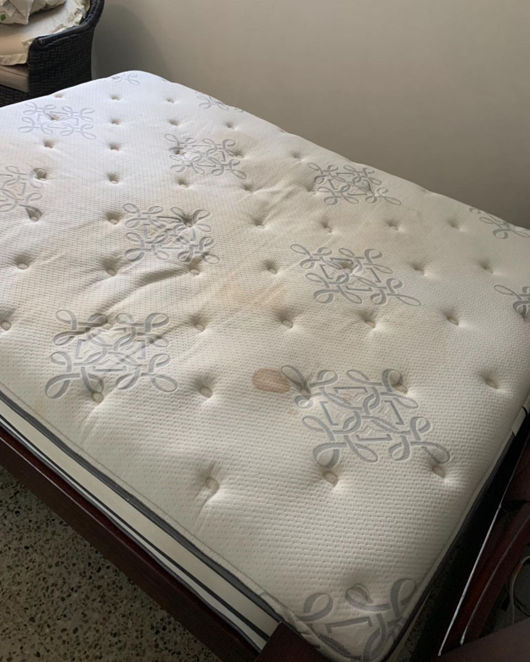 Limpieza de Mattress (Limpieza de Matre) San Juan, Guaynabo, Bayamon, Caguas, Carolina, Puerto Rico - Antes de limpieza por Keep it Fresh PR  #1