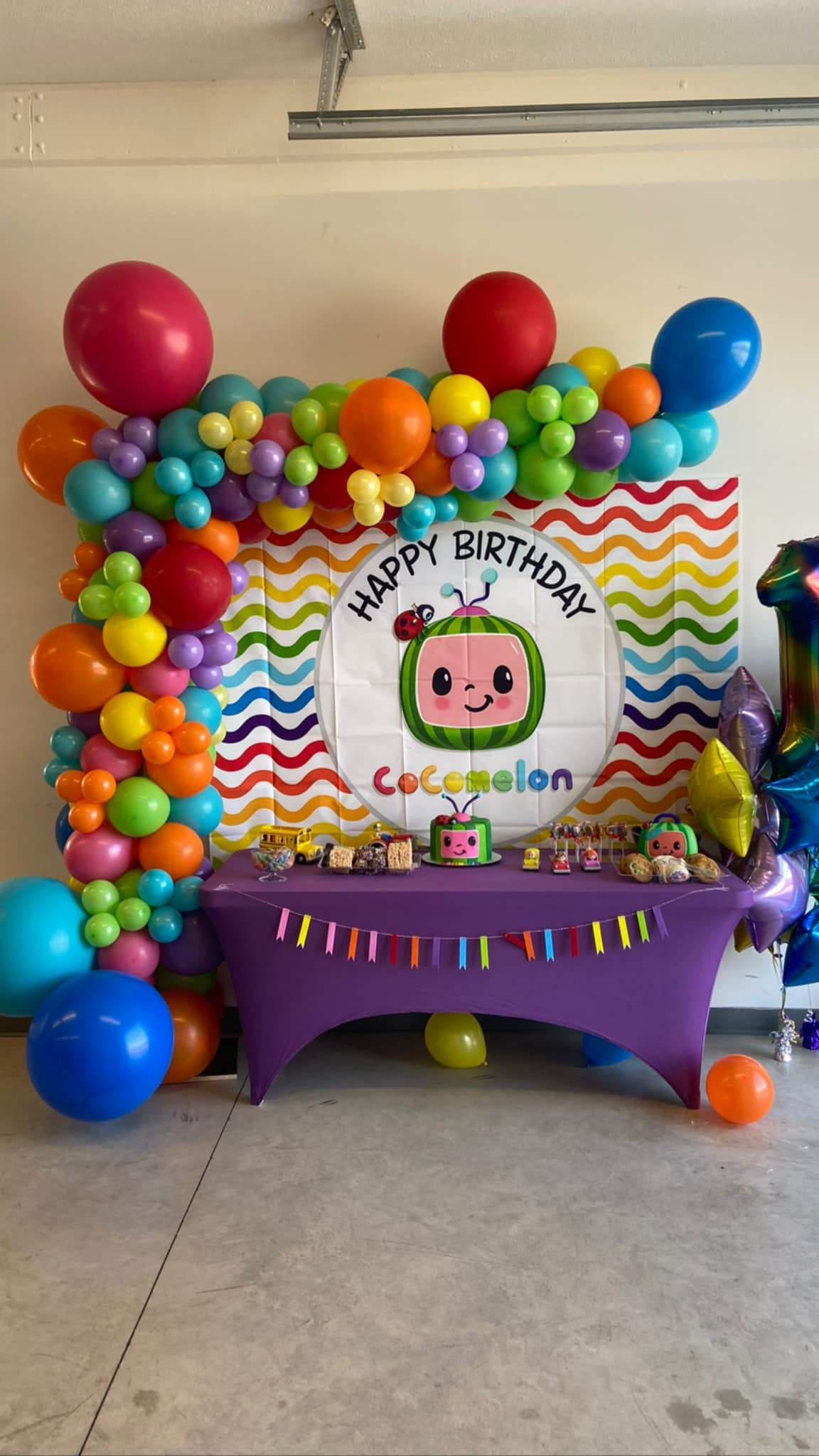 primary color balloon demi arch cocomelon