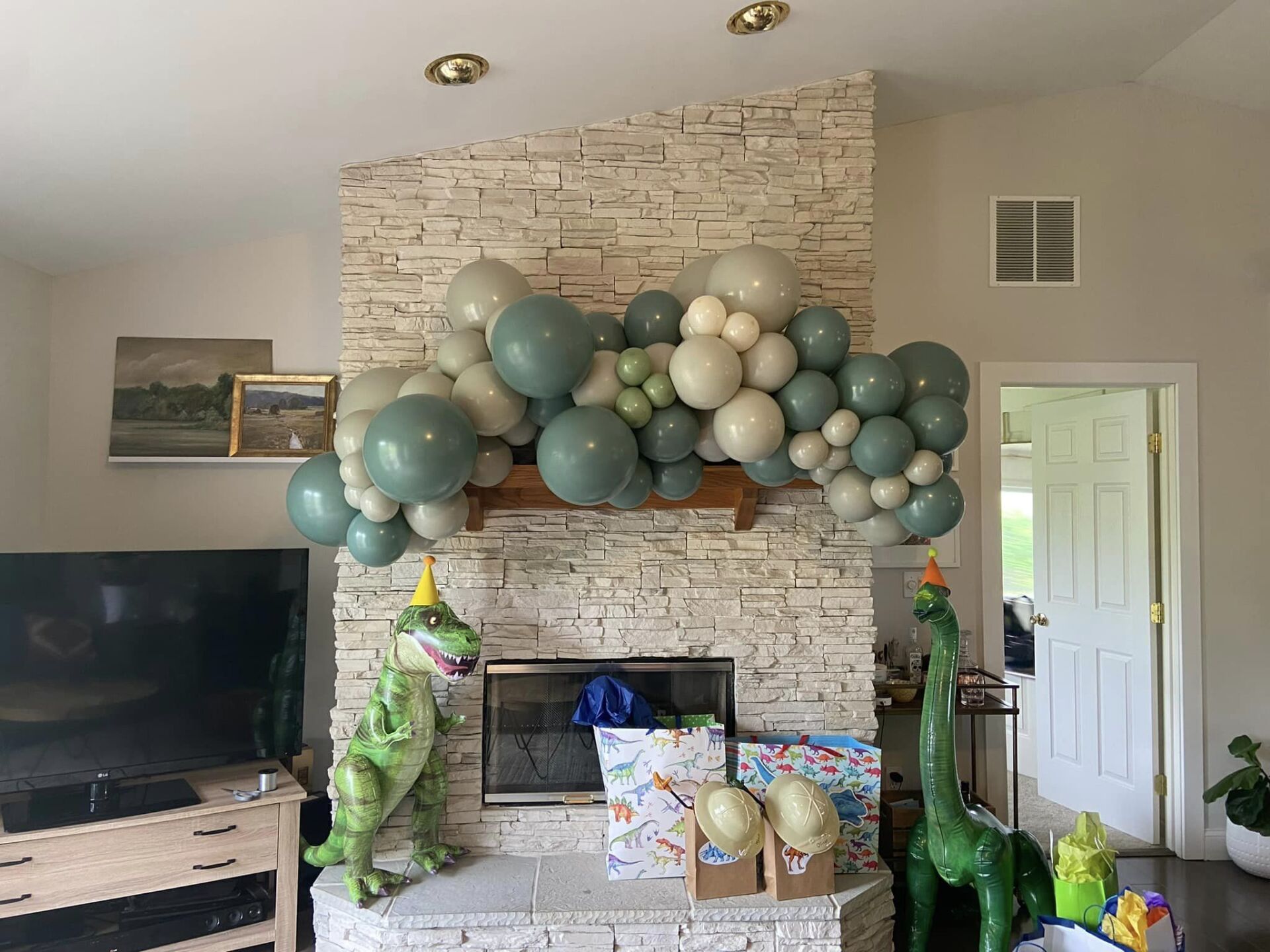 dinosaur party mantel decoration