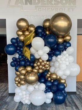 company meeting balloon wall 