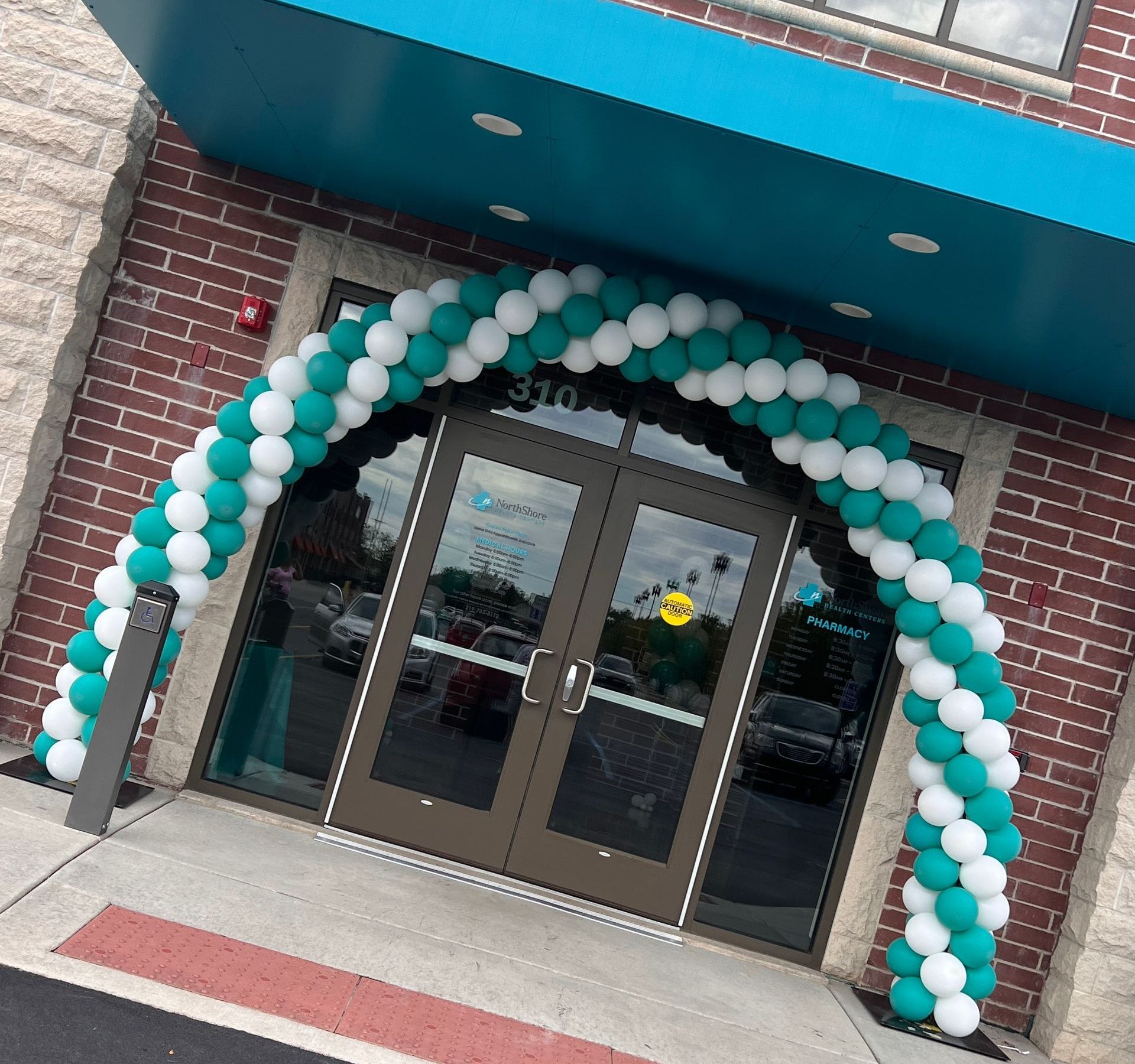 Sharp and classic standard classic balloon arch for Northshore Health's Crown Point grand opening