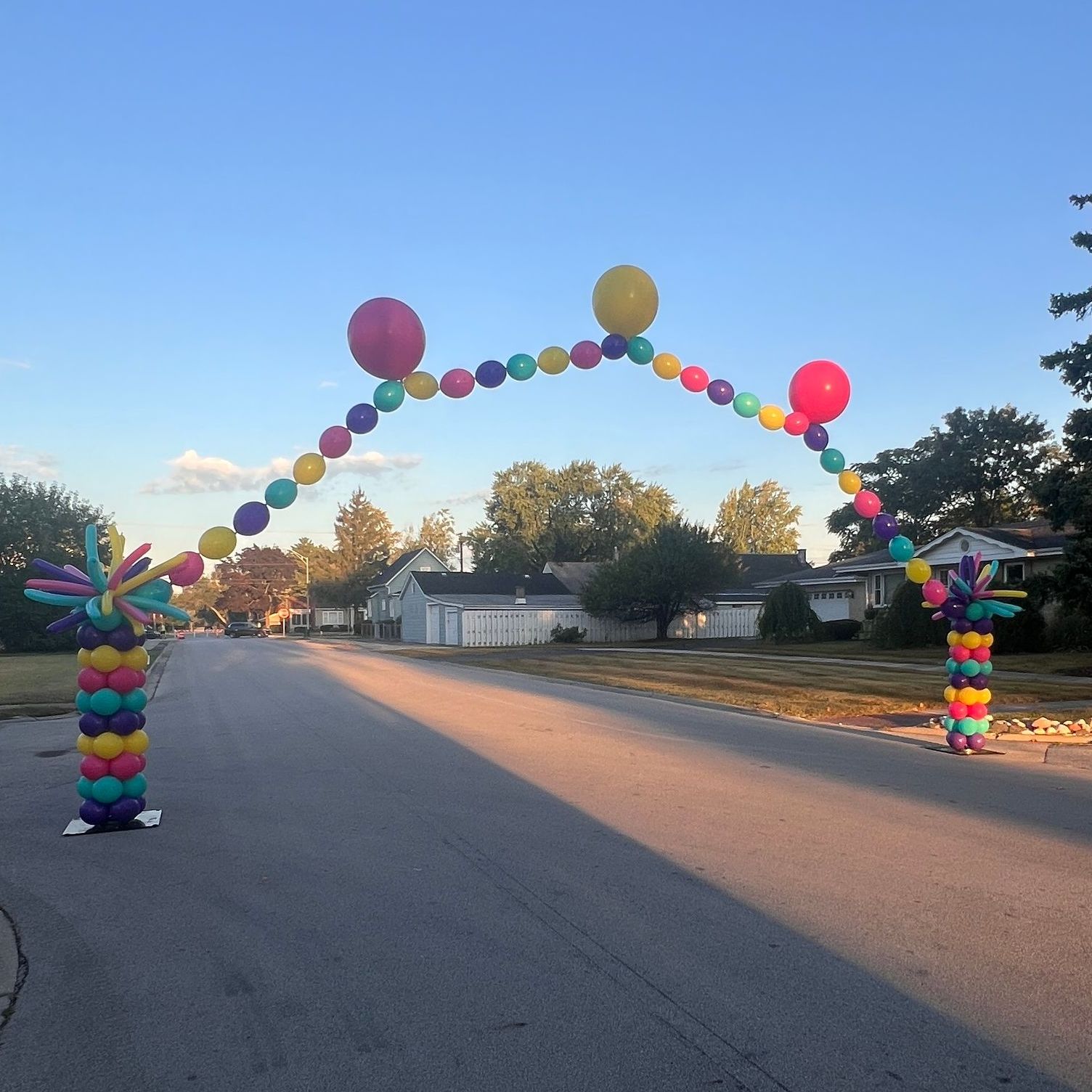 Magic Balloon Arch spanning a whole street. A fun and exciting way to end a 5k race that leaves enough room for competitors and bystanders alike. 