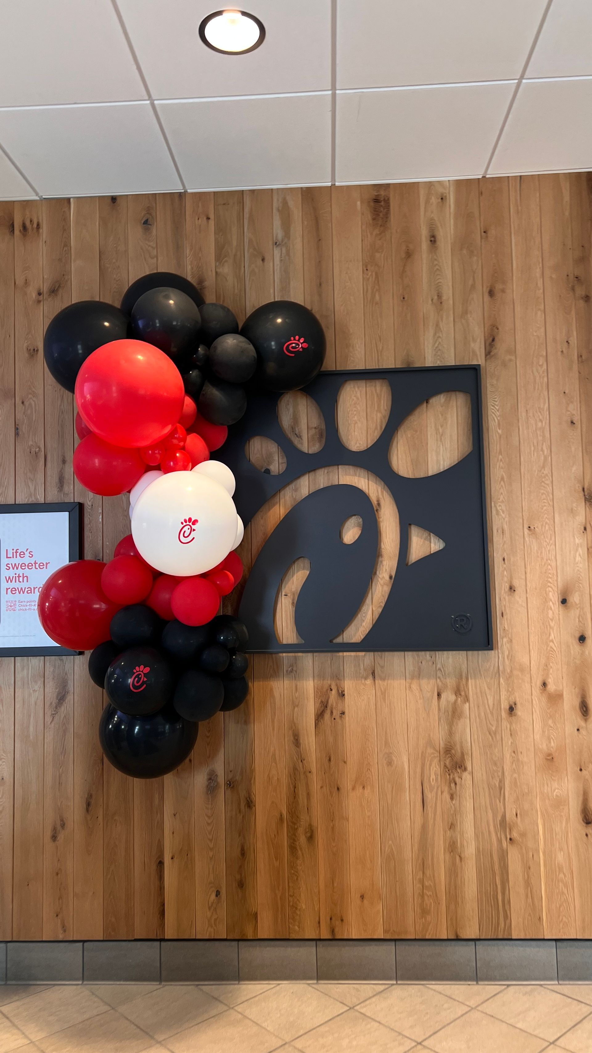 LED Marquees and outdoor balloon decor at Crown Point's Winefest. A favorite event for the locals giving excitement and a photo opportunity. 