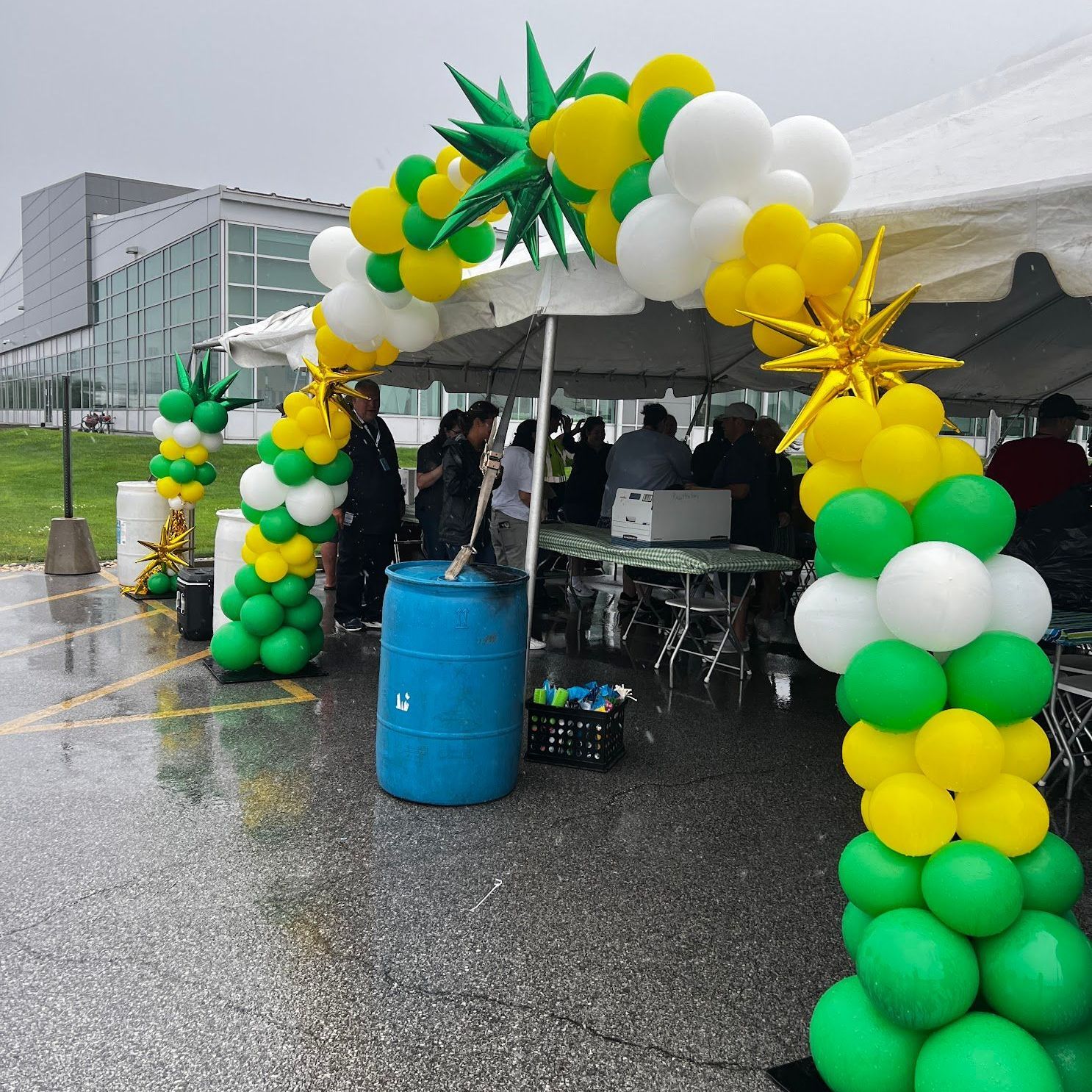 Balloon arch for BP's family day 