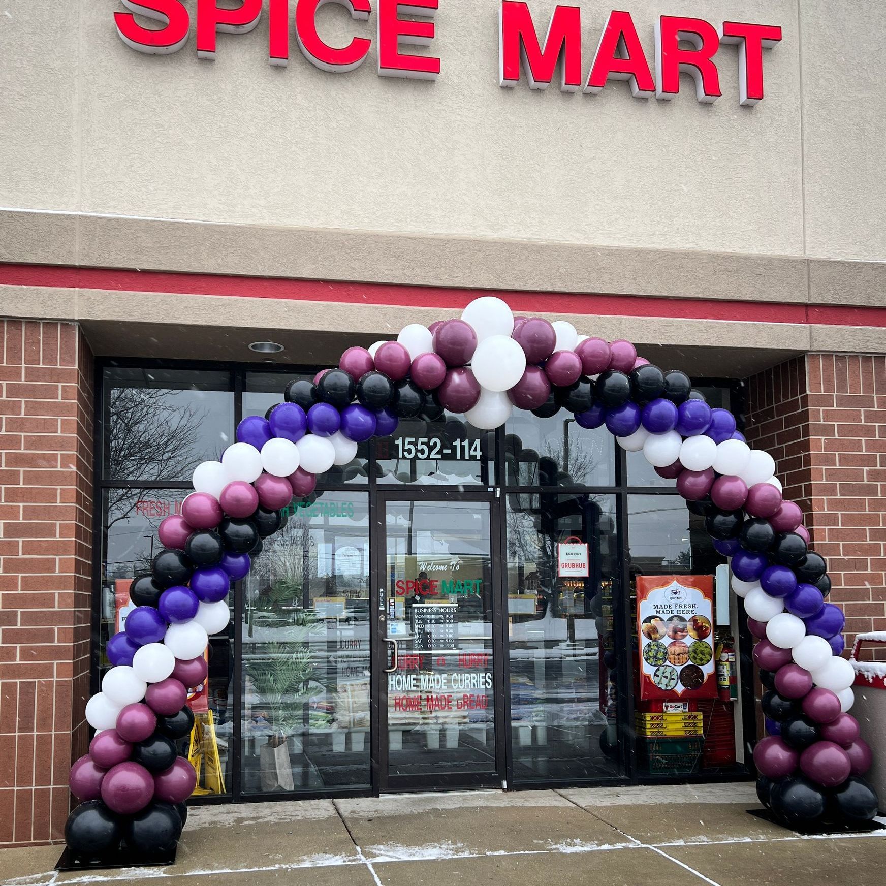 reverse spiral arch for a store's grand opening