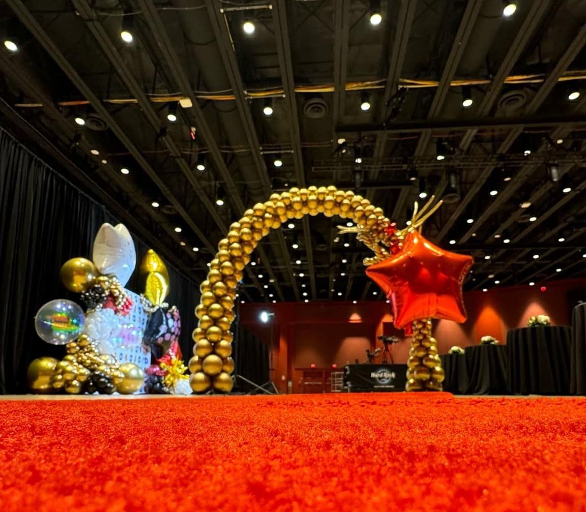 Elegant monochromatic tapered balloon arch 