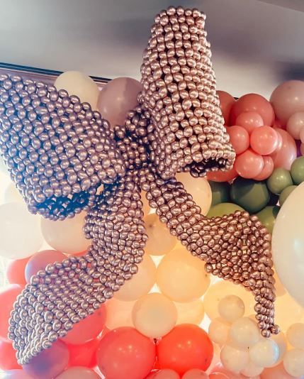 rose gold woven balloon bow with criss cross technique