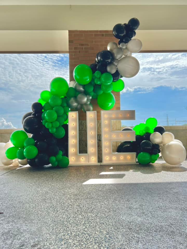 eye catching backdrop and organic deluxe balloon garland at a broker open to help realtor's and mortgage lenders advertise their listings in a new way.