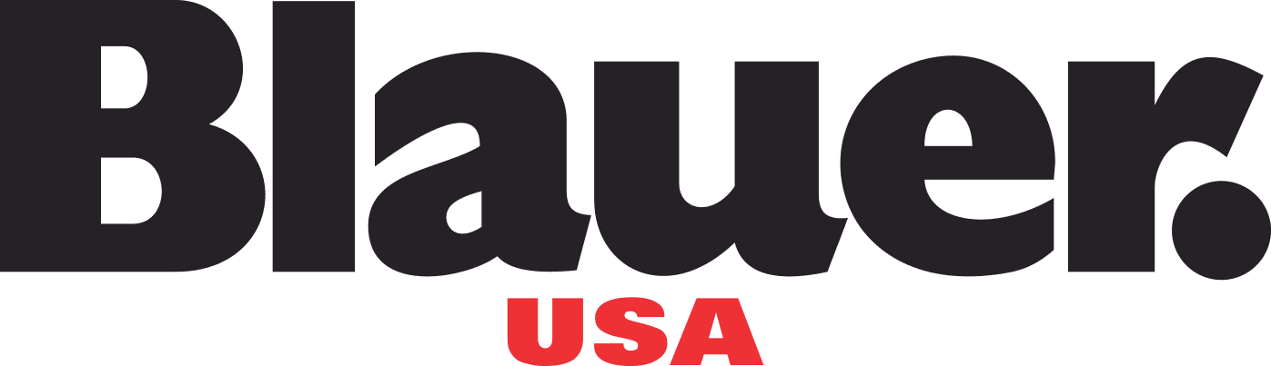 Logo Blauer USA in caratteri neri, con la scritta "USA" in rosso sotto "Blauer".