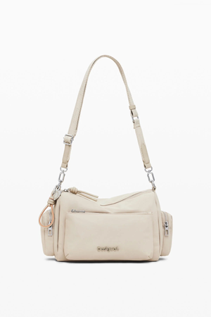 Borsa a tracolla color crema con tracolla, tasche laterali e il nome del marchio sul davanti.