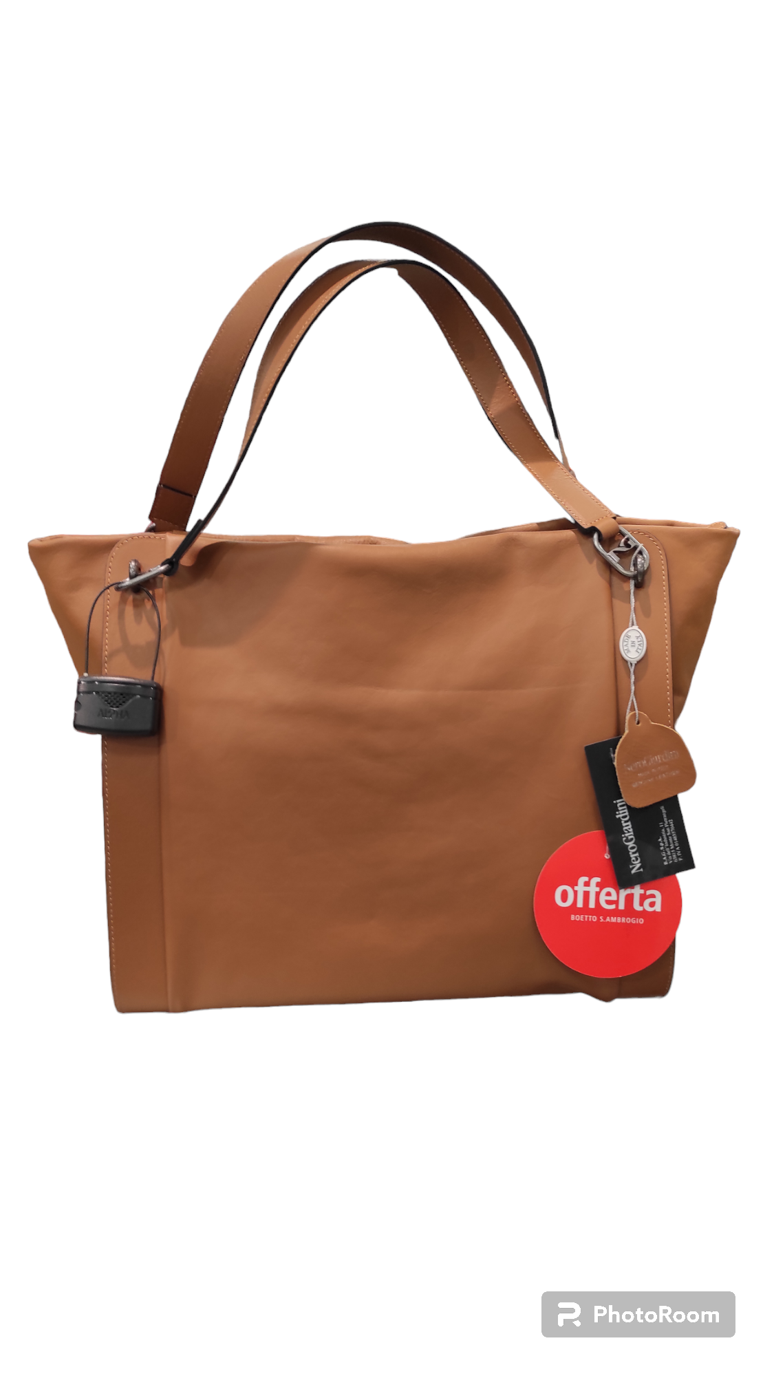 Borsa tote in pelle marrone con manici, con etichetta del prezzo.