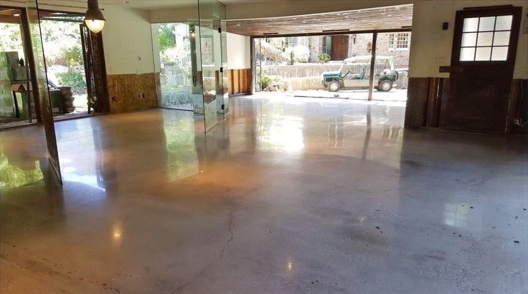 A large empty room with a shiny concrete floor.
