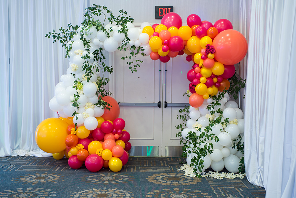 balloon arch organic style w/ greenery