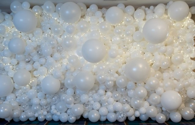 organic balloon wall white