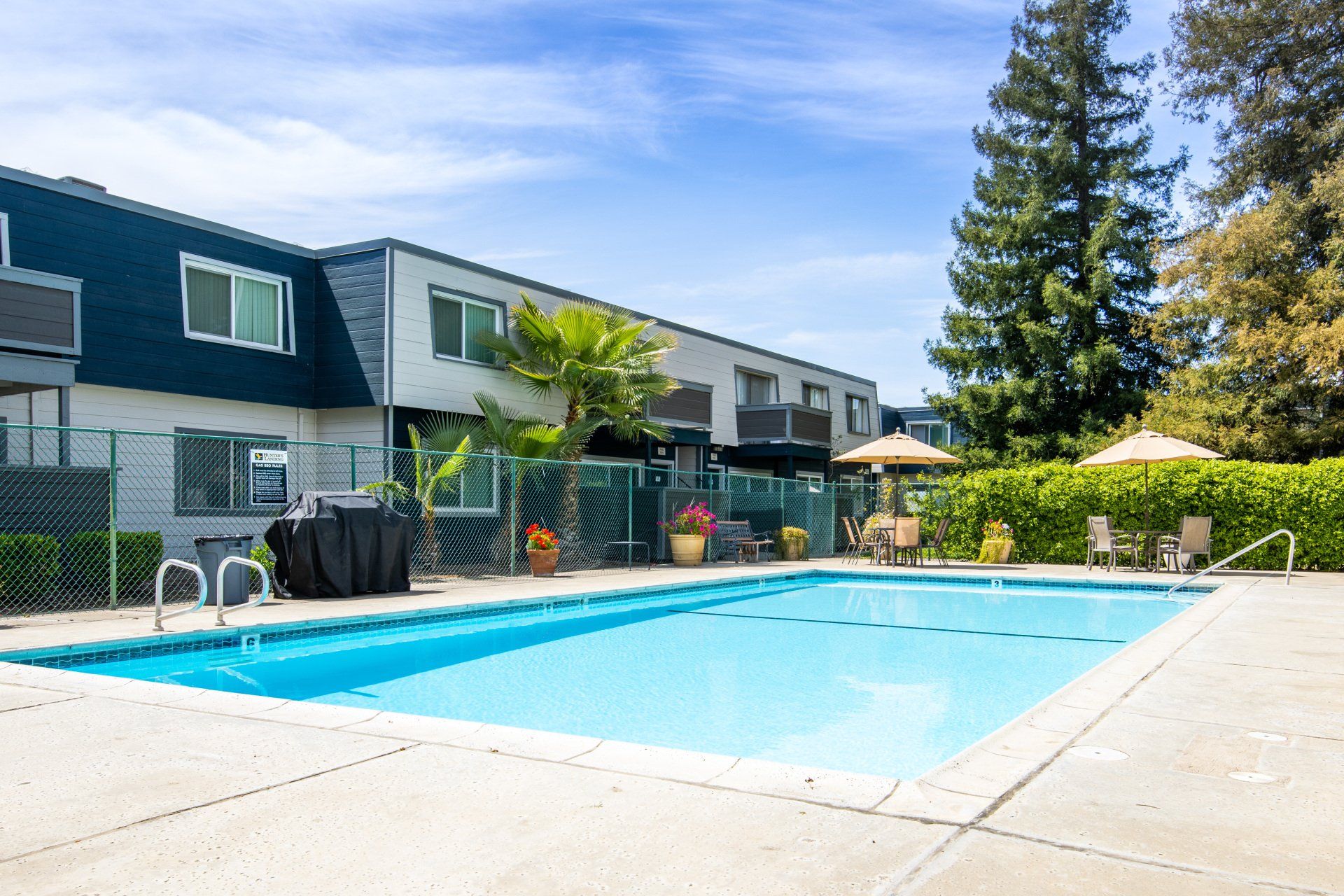 Hunters Landing pool