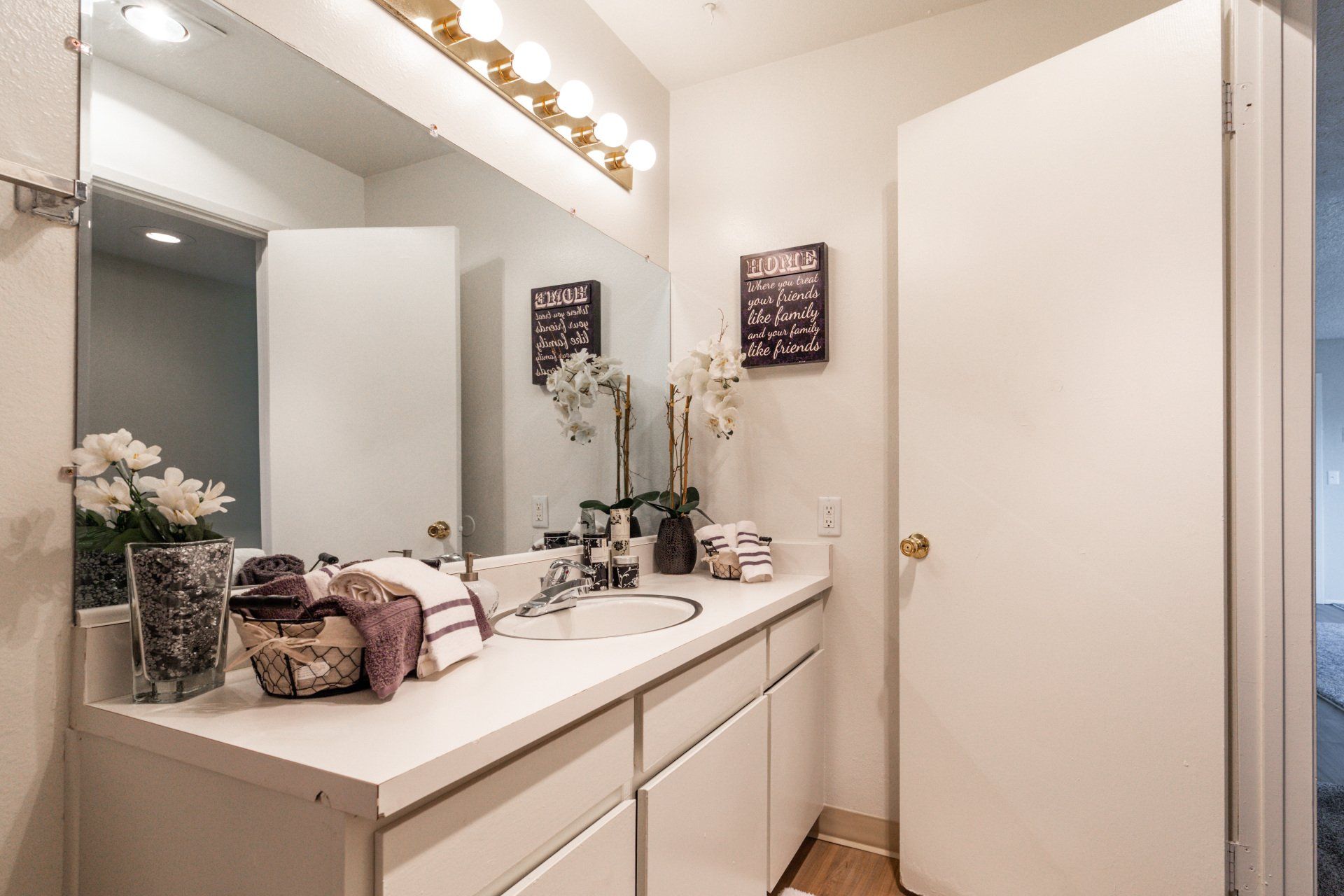 Hunters Landing bathroom