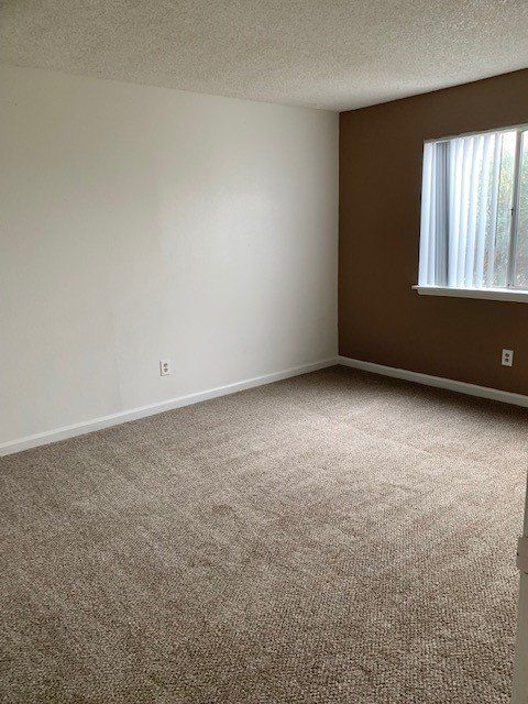 Lincoln Pointe bedroom
