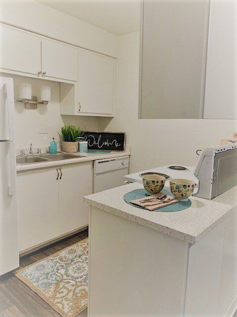 Lincoln Pointe kitchen