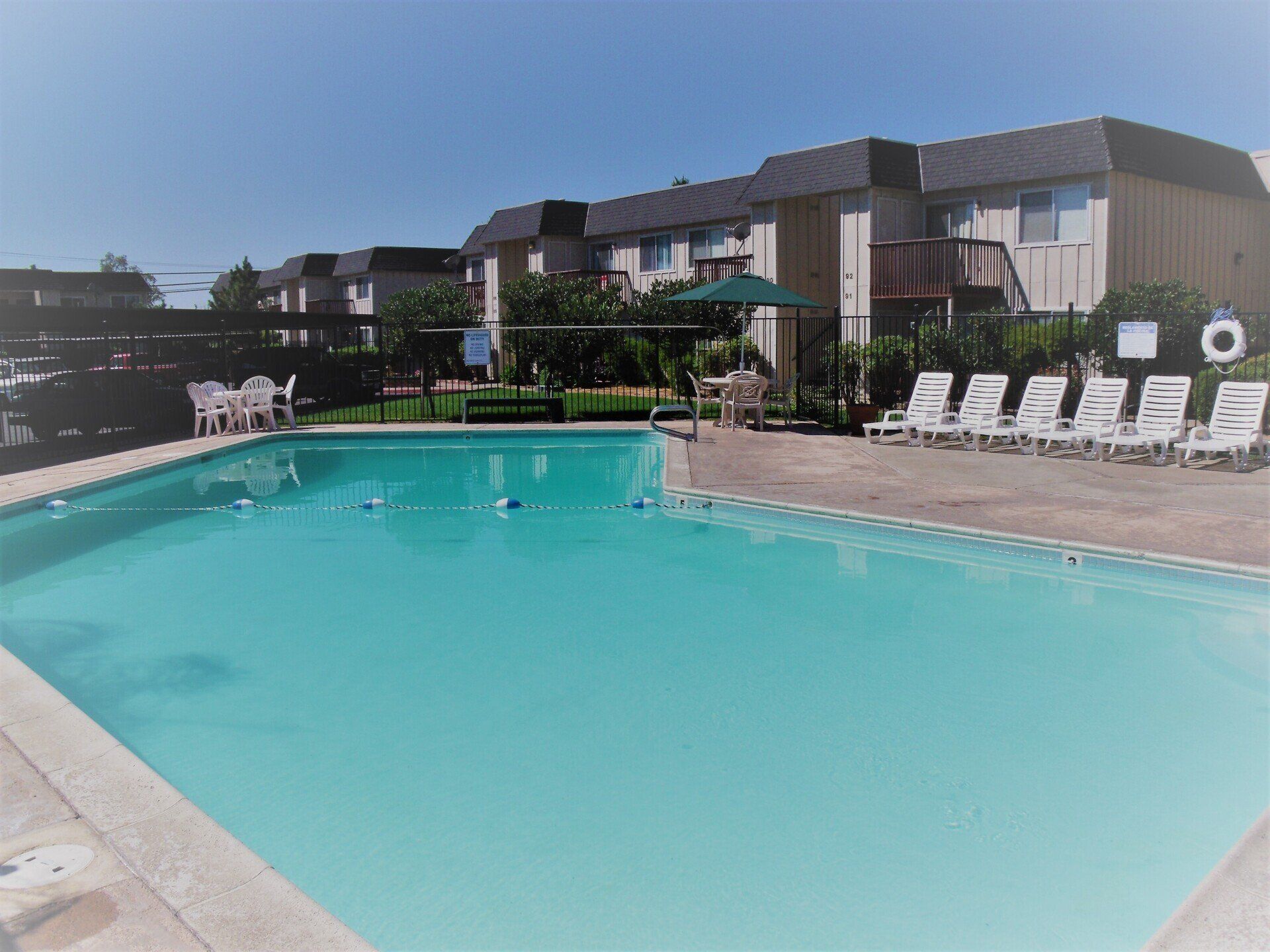 Lincoln Pointe pool