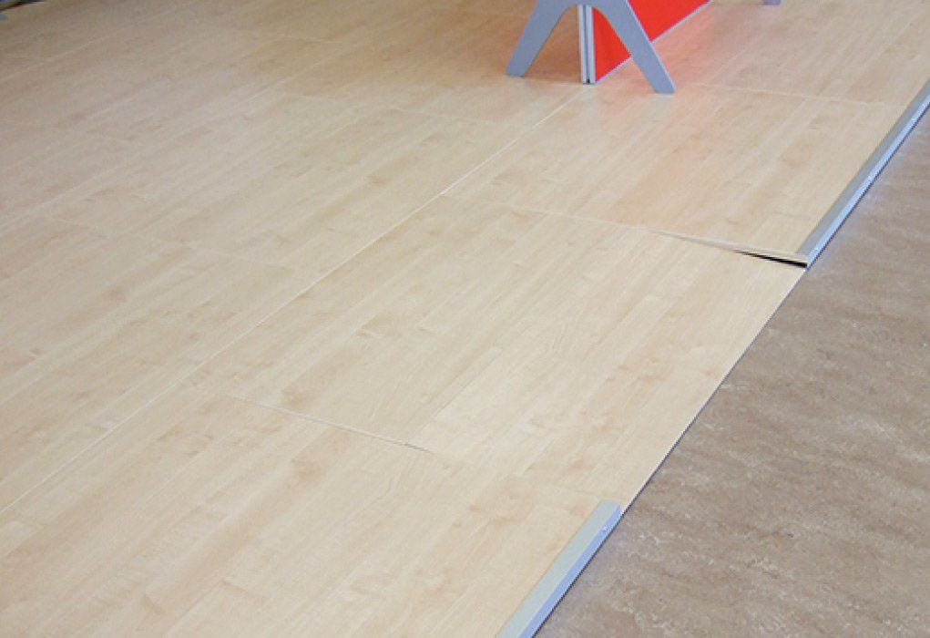 Access ramp for exhibition floors