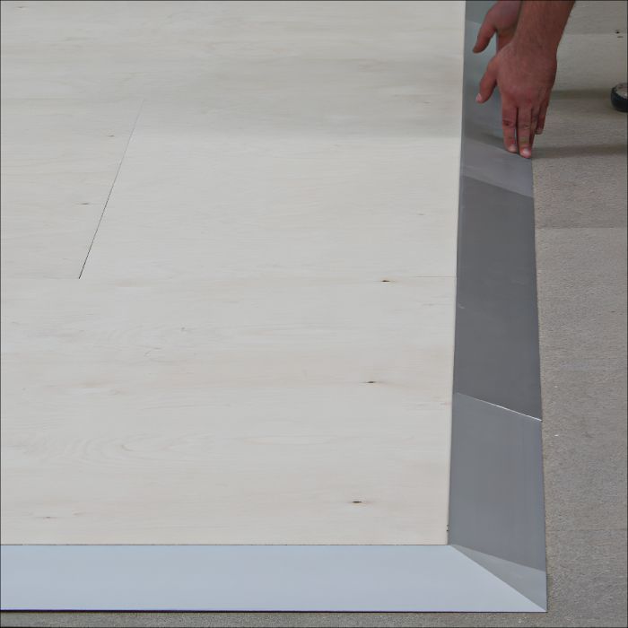 Aluminium sloping perimeter on an exhibition floor