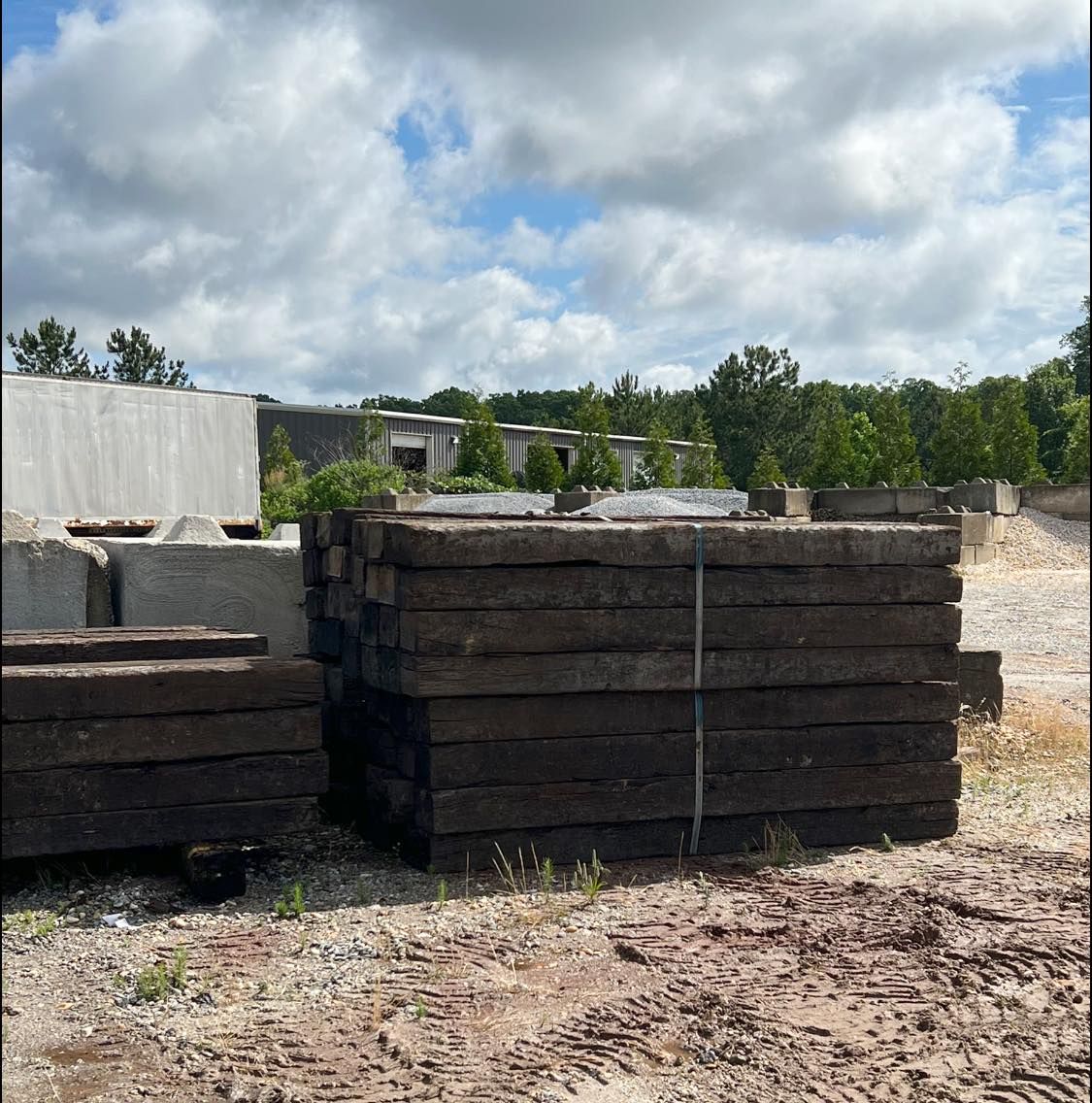 Landscaping Materials | Greenwood, SC | BHC Trucking