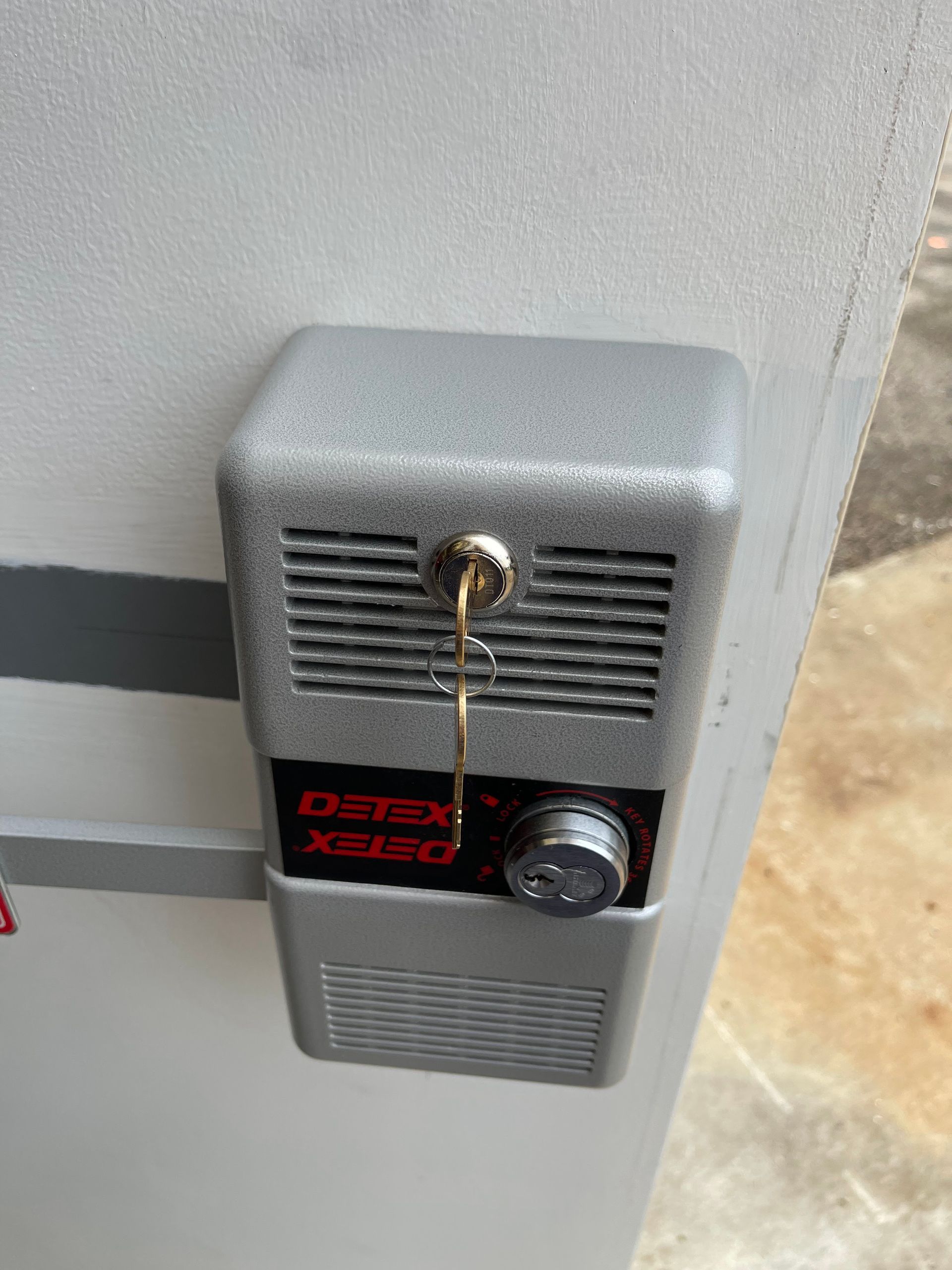An en emergency exit device